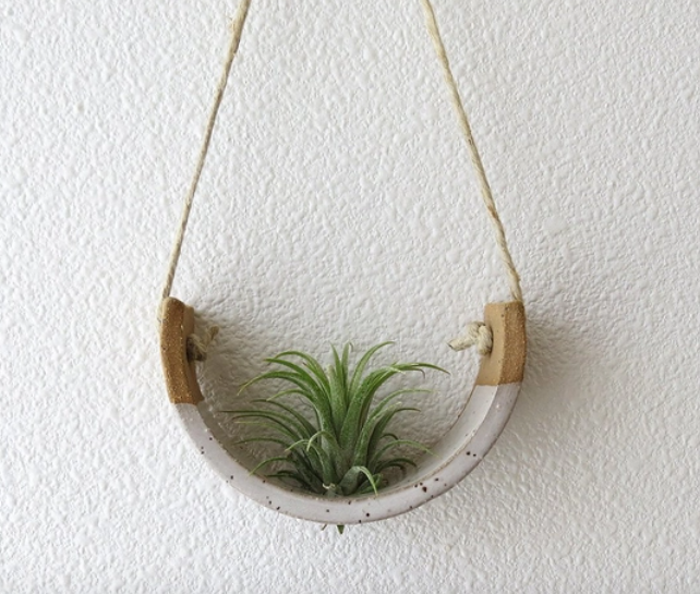 Hanging Air Plant Cradle in White Speckled Buff